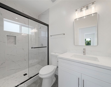 2423 Myrtle Ave - Photo Thumbnail 3