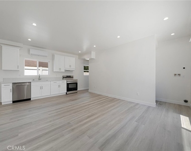 2423 Myrtle Ave - Photo Thumbnail 19