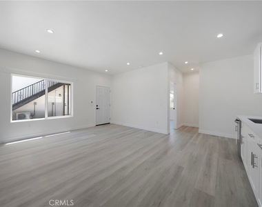 2423 Myrtle Ave - Photo Thumbnail 14