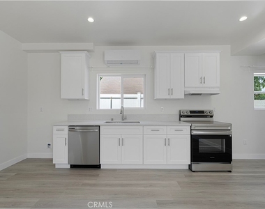 2423 Myrtle Ave - Photo Thumbnail 16