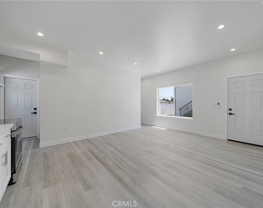 2423 Myrtle Ave - Photo Thumbnail 15