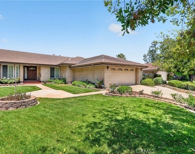 807 Avenida Loma Vista - Photo Thumbnail 2