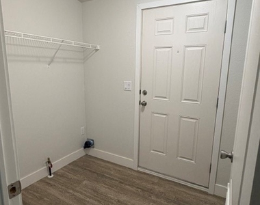 43601 Florida Avenue - Photo Thumbnail 4