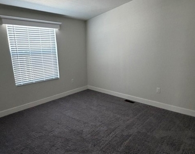 43601 Florida Avenue - Photo Thumbnail 6