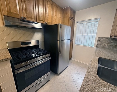612 N Hayworth Avenue - Photo Thumbnail 4