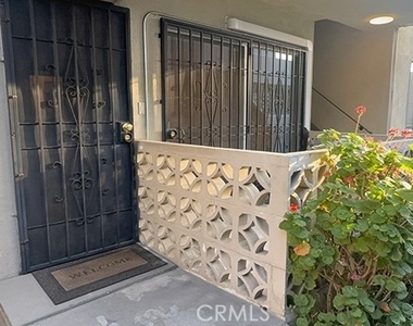 612 N Hayworth Avenue - Photo Thumbnail 8