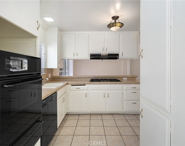 21816 Providencia Street - Photo Thumbnail 23