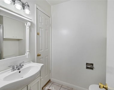 21816 Providencia Street - Photo Thumbnail 14