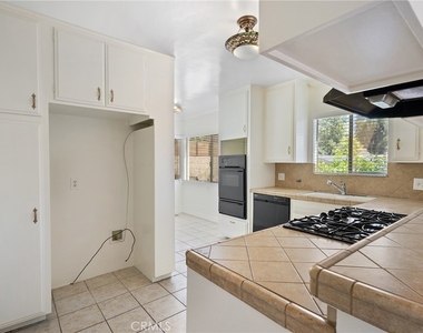 21816 Providencia Street - Photo Thumbnail 20