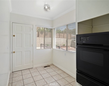 21816 Providencia Street - Photo Thumbnail 22