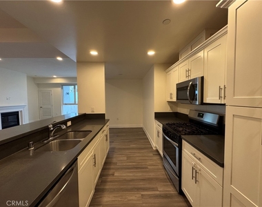14934 Burbank Boulevard - Photo Thumbnail 3