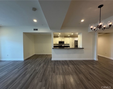 14934 Burbank Boulevard - Photo Thumbnail 8