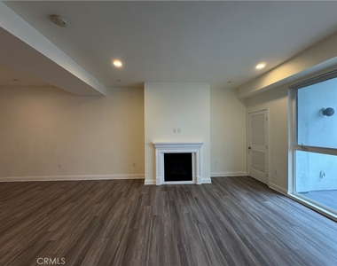 14934 Burbank Boulevard - Photo Thumbnail 5