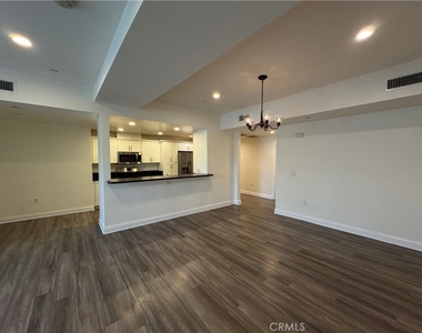 14934 Burbank Boulevard - Photo Thumbnail 7