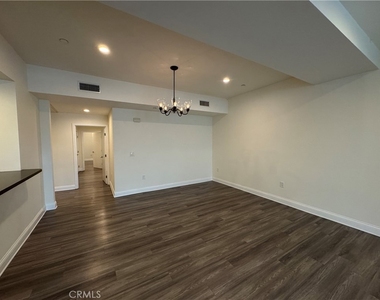 14934 Burbank Boulevard - Photo Thumbnail 6