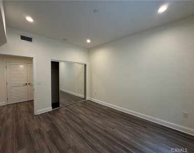 14934 Burbank Boulevard - Photo Thumbnail 14