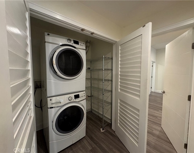 14934 Burbank Boulevard - Photo Thumbnail 11