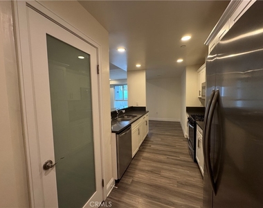 14934 Burbank Boulevard - Photo Thumbnail 2
