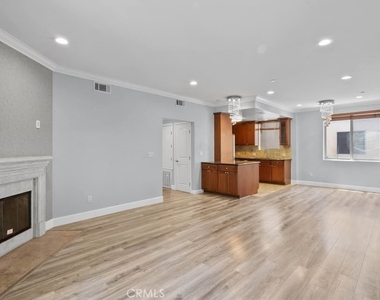 11280 La Maida Street - Photo Thumbnail 2