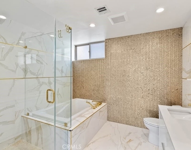 11280 La Maida Street - Photo Thumbnail 7