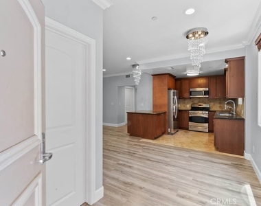 11280 La Maida Street - Photo Thumbnail 12