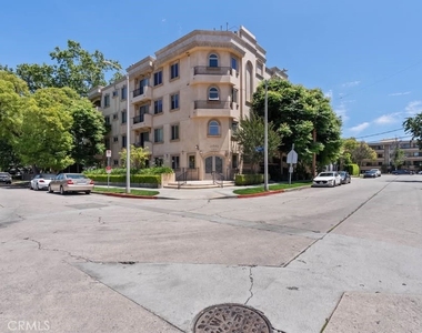 11280 La Maida Street - Photo Thumbnail 14