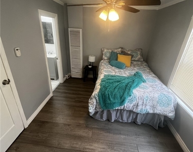4520 S Normandie - Photo Thumbnail 8