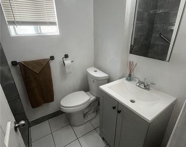 4520 S Normandie - Photo Thumbnail 10