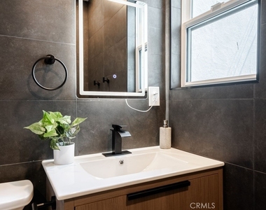 10 Esperanza Avenue - Photo Thumbnail 32