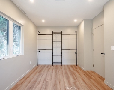 10 Esperanza Avenue - Photo Thumbnail 26