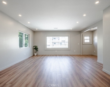 10 Esperanza Avenue - Photo Thumbnail 7