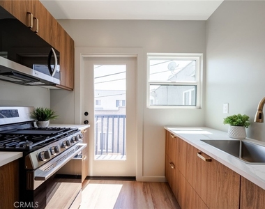 10 Esperanza Avenue - Photo Thumbnail 17