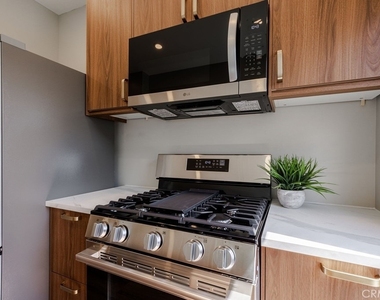 10 Esperanza Avenue - Photo Thumbnail 21