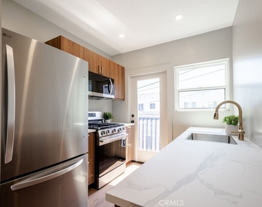 10 Esperanza Avenue - Photo Thumbnail 16