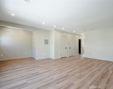 10 Esperanza Avenue - Photo Thumbnail 5