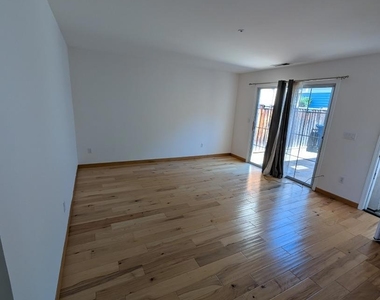833 N San Antonio Road - Photo Thumbnail 3