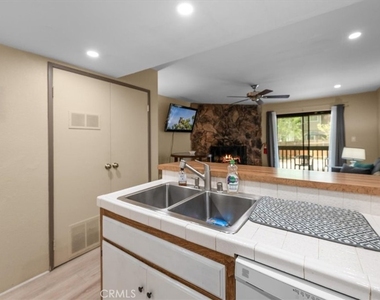 619 Summit - Photo Thumbnail 9