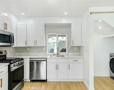 1146 West Blvd - Photo Thumbnail 4