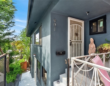901 Micheltorena - Photo Thumbnail 2