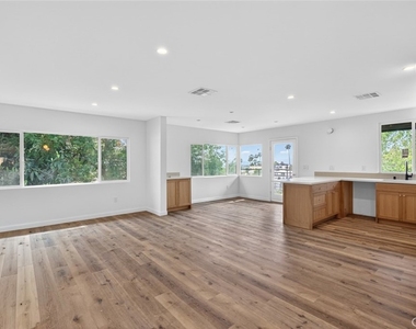901 Micheltorena - Photo Thumbnail 16
