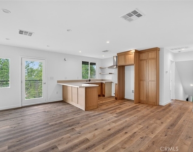 901 Micheltorena - Photo Thumbnail 3