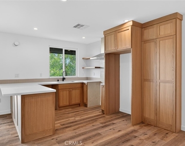 901 Micheltorena - Photo Thumbnail 9