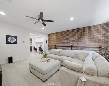 4963 Laurel Street - Photo Thumbnail 6