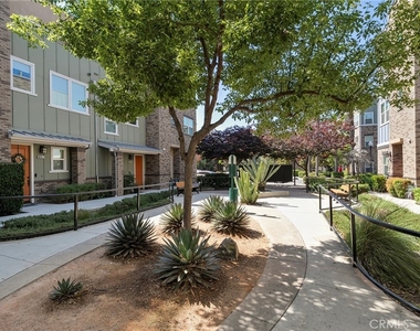 4963 Laurel Street - Photo Thumbnail 3