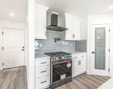 11548 11th Avenue - Photo Thumbnail 11