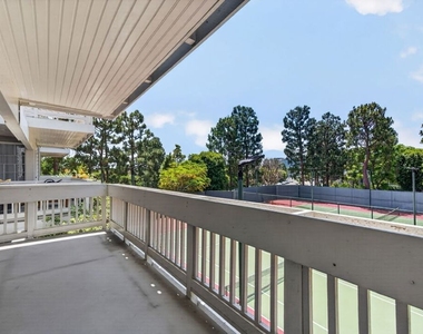 4346 Redwood Avenue - Photo Thumbnail 3