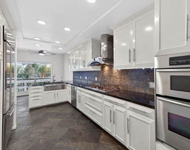 4346 Redwood Avenue - Photo Thumbnail 8
