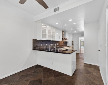 4346 Redwood Avenue - Photo Thumbnail 11