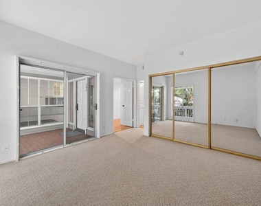 4346 Redwood Avenue - Photo Thumbnail 24