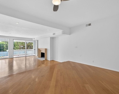 4346 Redwood Avenue - Photo Thumbnail 2